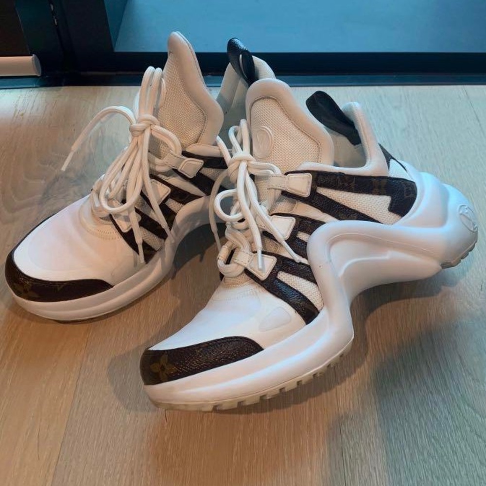 Louis Vuitton. Arclight Size 37